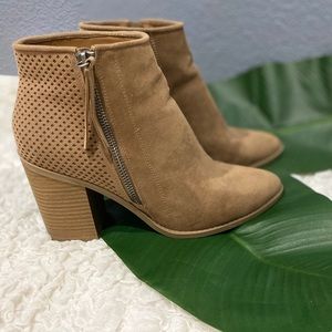 Universal Thread Nude Booties